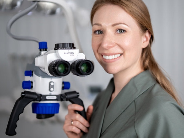 Лечение зубов под микроскопом Лечение зубов под микроскопом